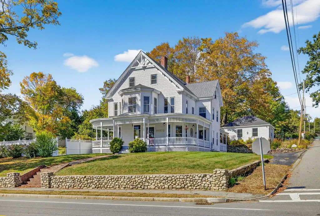 84 East Broadway Street Derry NH 03038