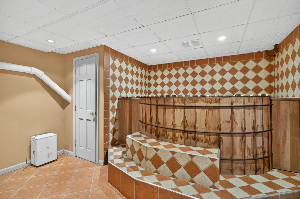 84 East Broadway Street Derry NH 03038