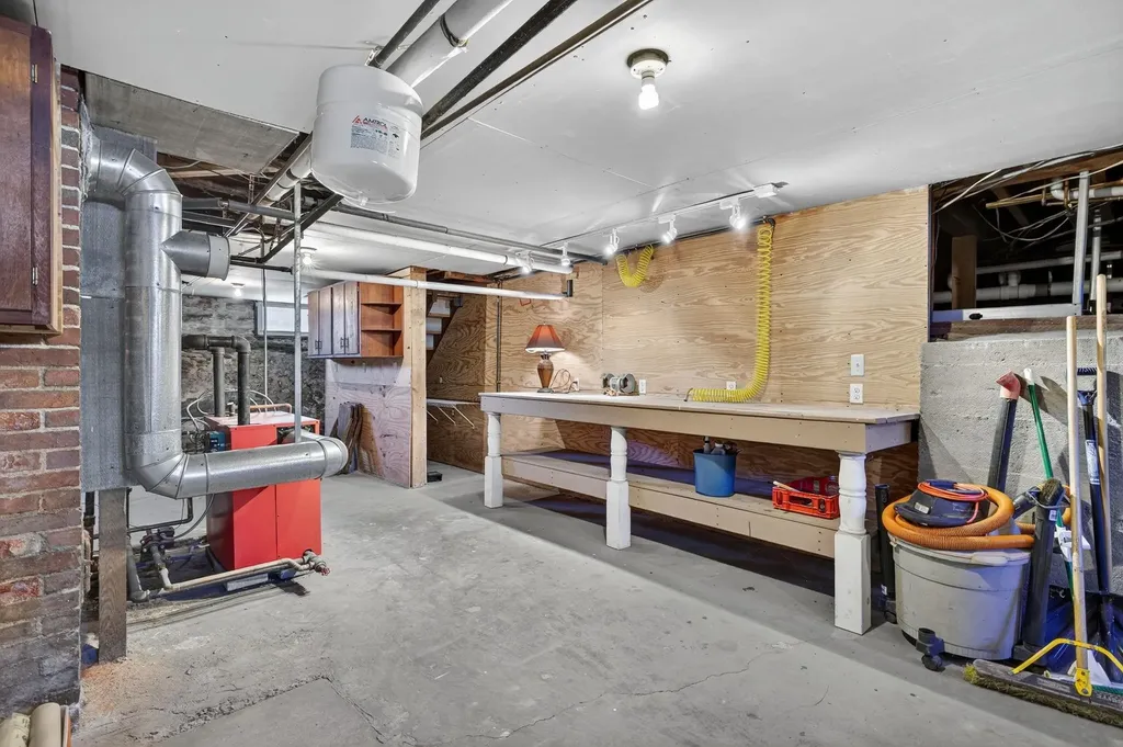 84 East Broadway Street Derry NH 03038