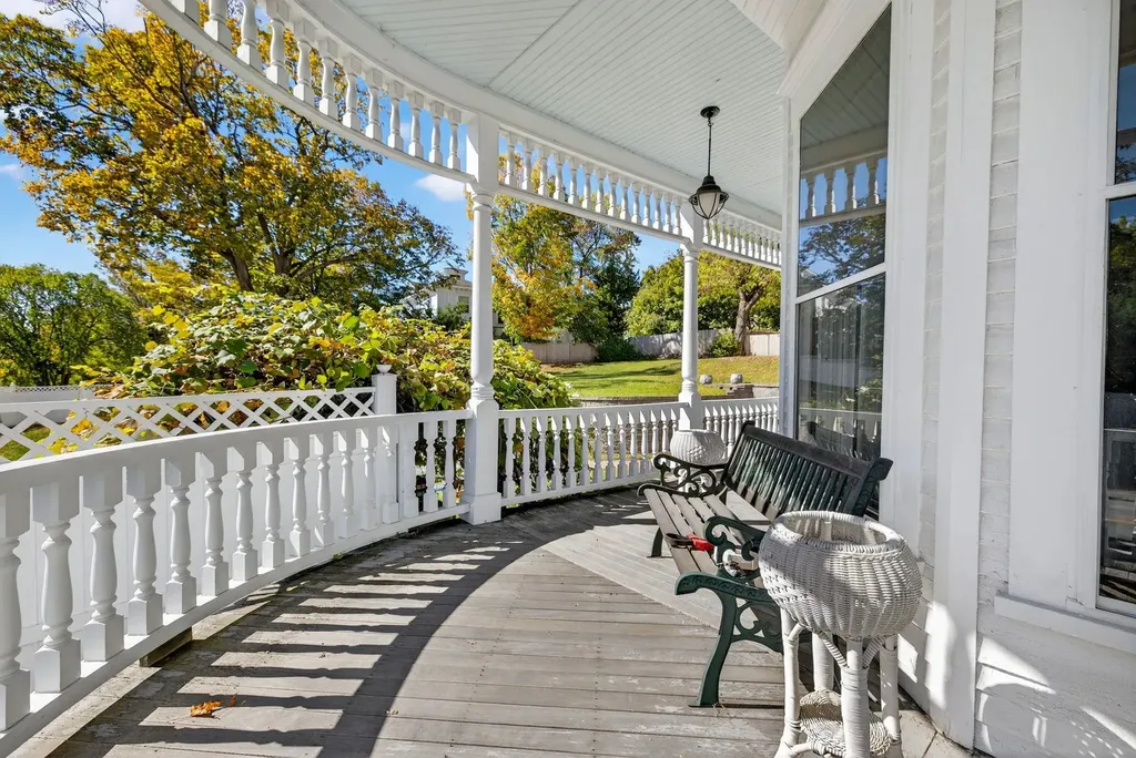 84 East Broadway Street Derry NH 03038