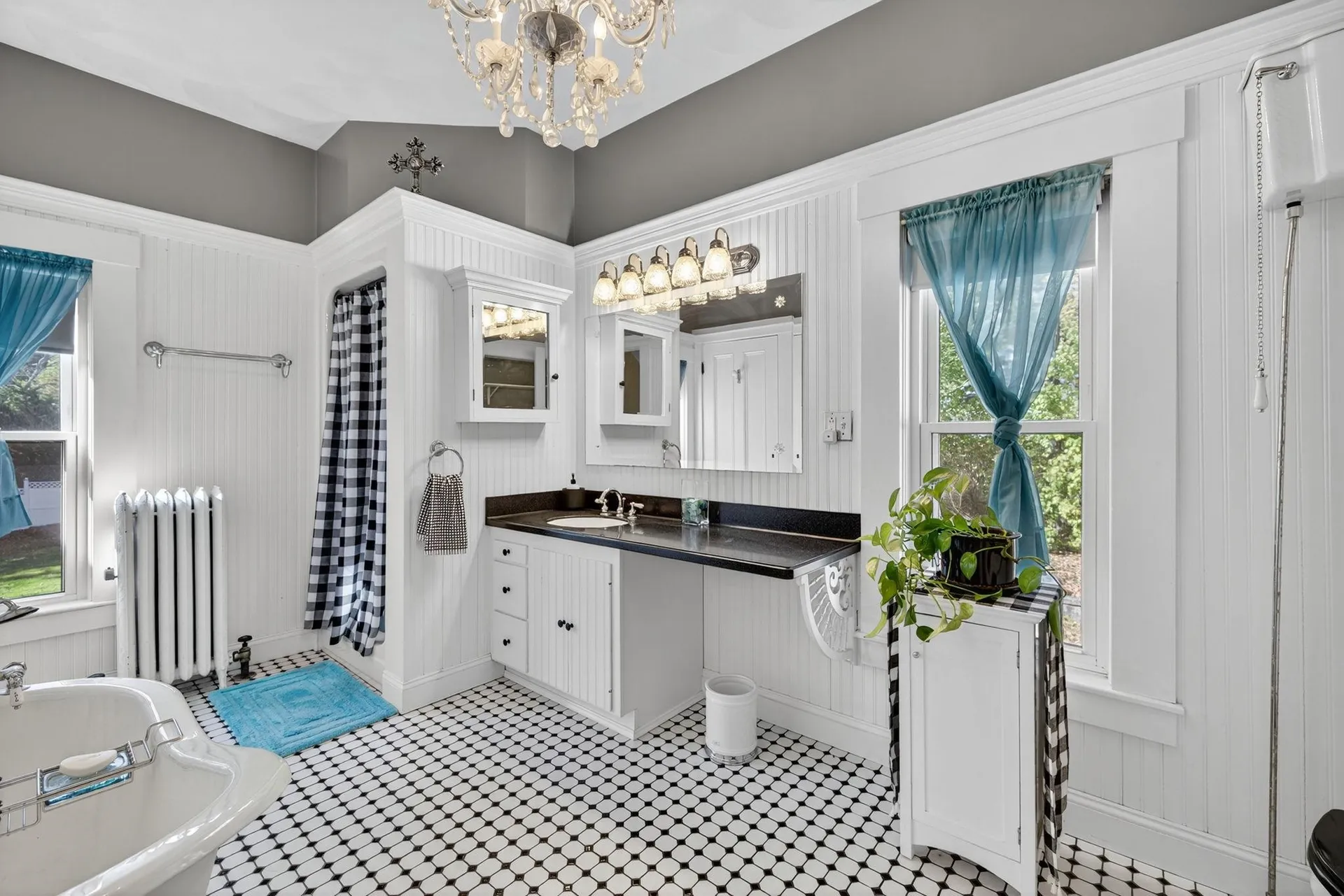 84 East Broadway Street Derry NH 03038