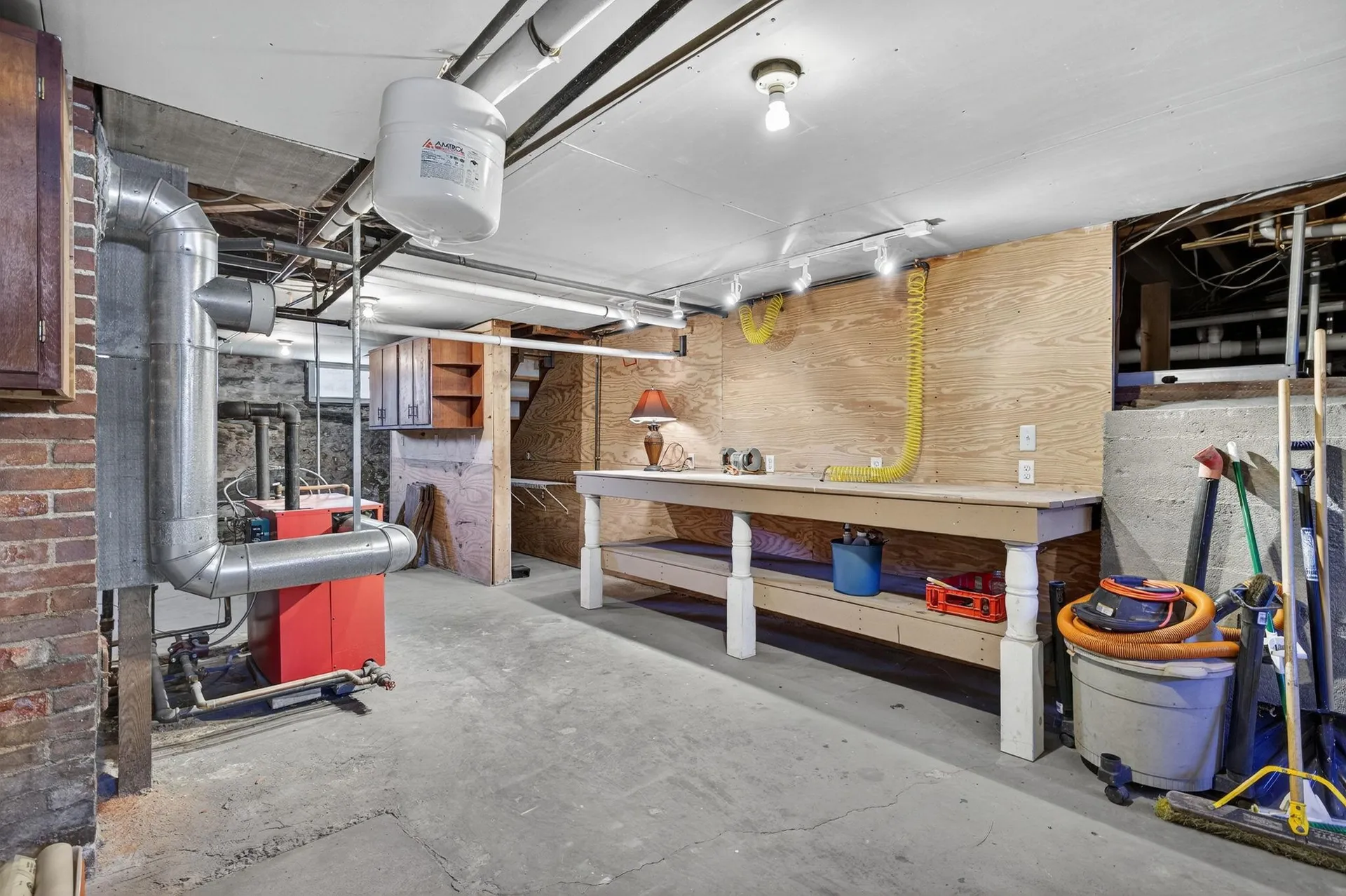 84 East Broadway Street Derry NH 03038