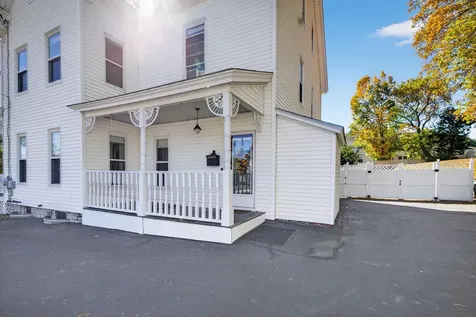 84 East Broadway Street Derry NH 03038