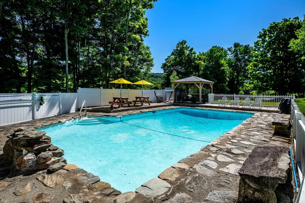 3732 Vt Route 30 Jamaica VT 05343