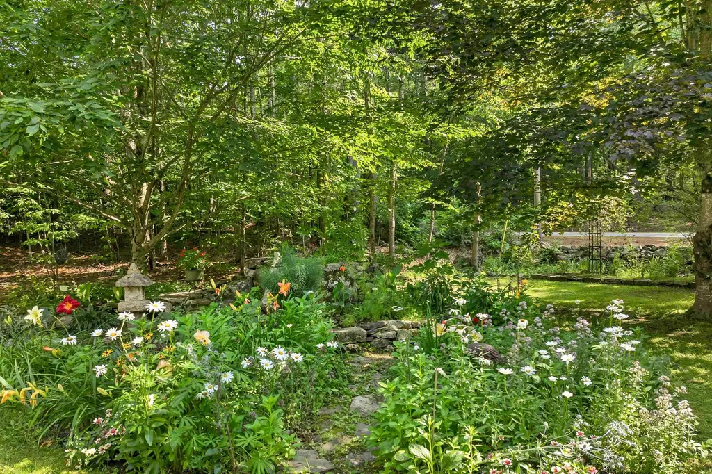 220 Governors Road Brookfield NH 03872