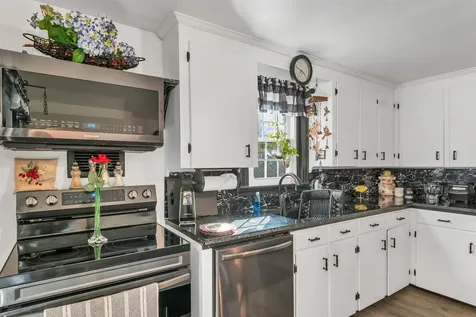 13 Mulvanity Street Nashua NH 03060