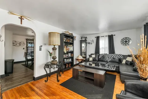 13 Mulvanity Street Nashua NH 03060