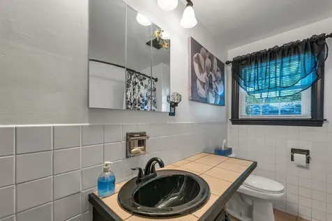 13 Mulvanity Street Nashua NH 03060