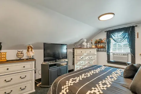 13 Mulvanity Street Nashua NH 03060