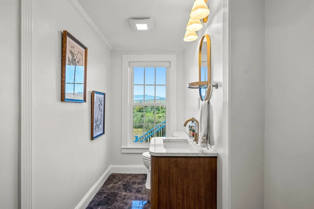 1091 Pucker Street Stowe VT 05672