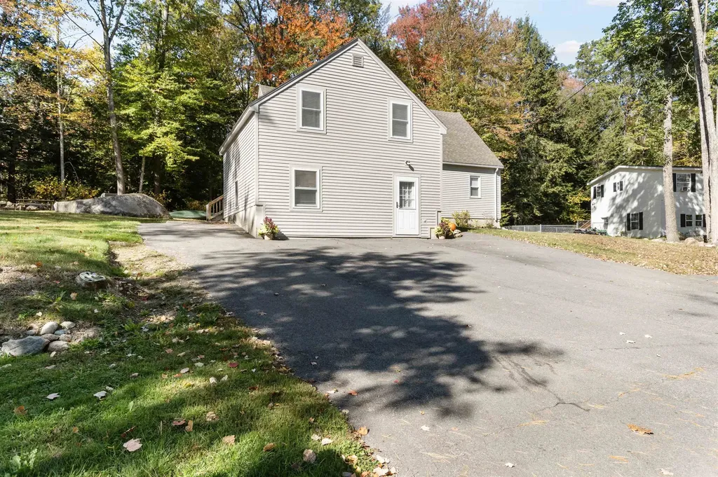 31 Woodlawn Avenue Hillsborough NH 03244