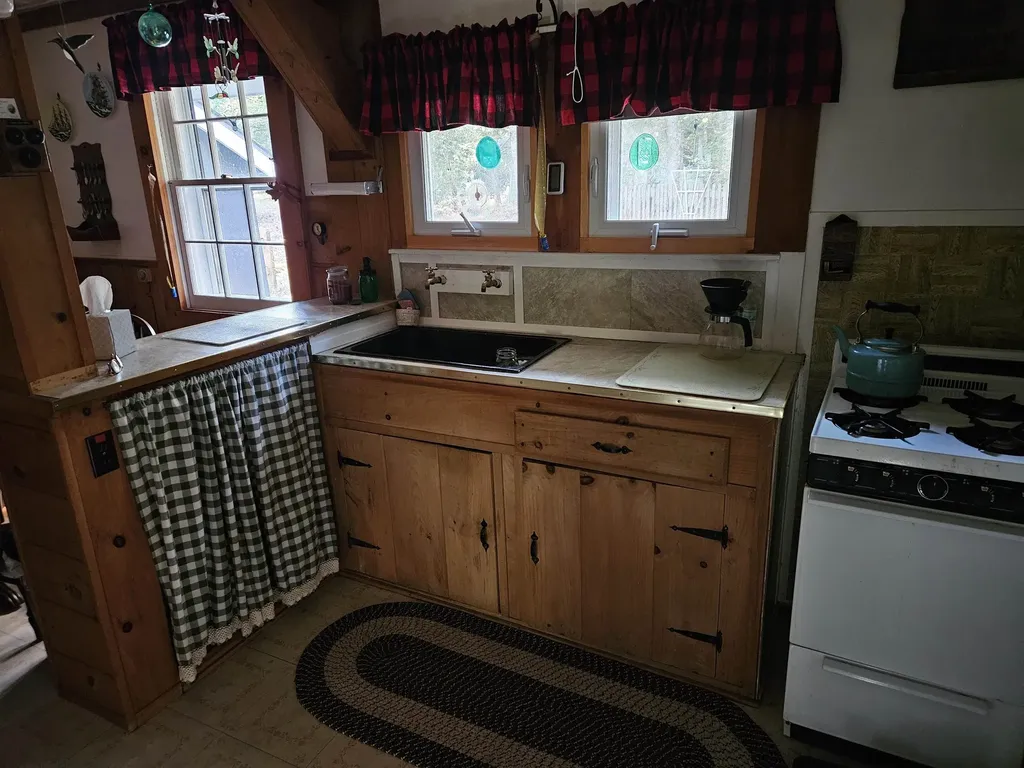 14 Halls Road Albany NH 03818