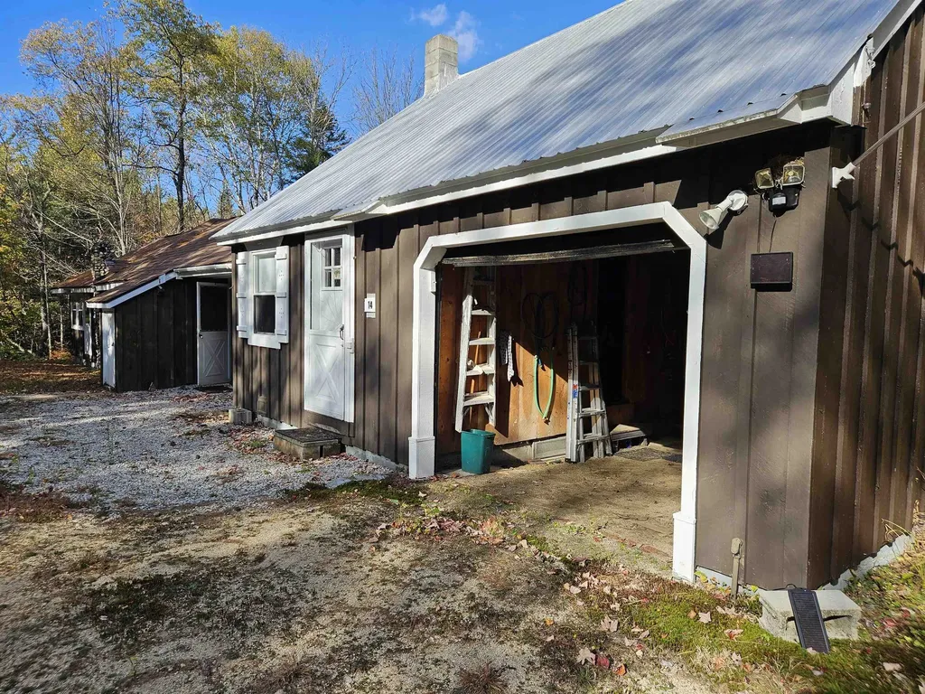 14 Halls Road Albany NH 03818