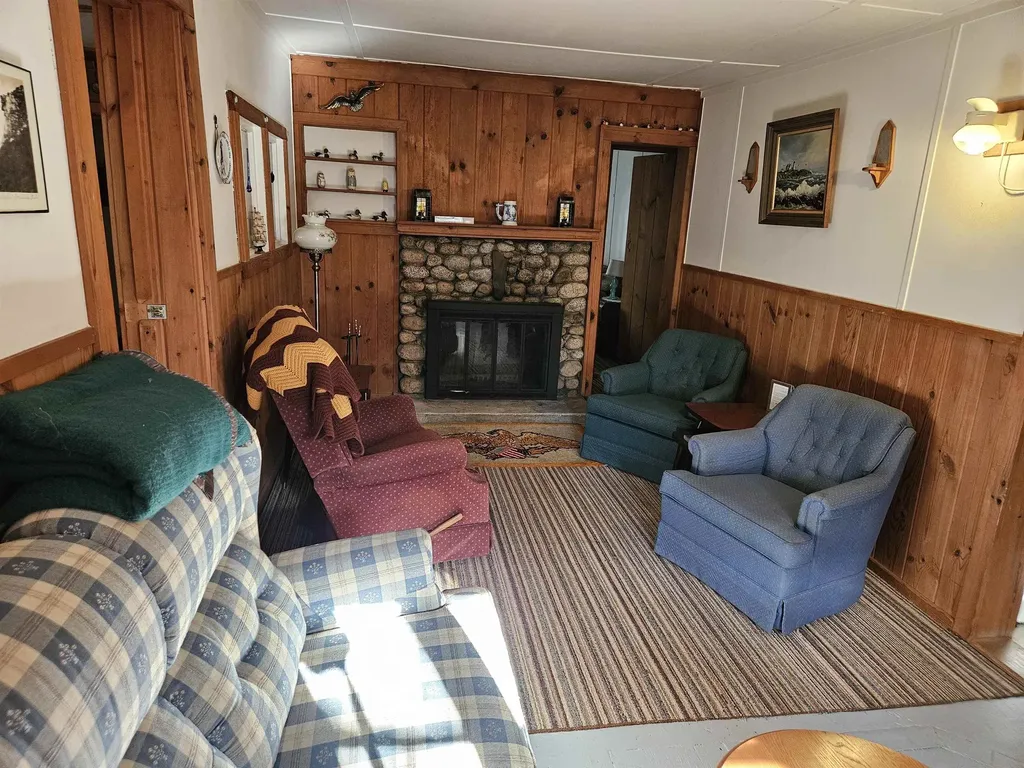 14 Halls Road Albany NH 03818