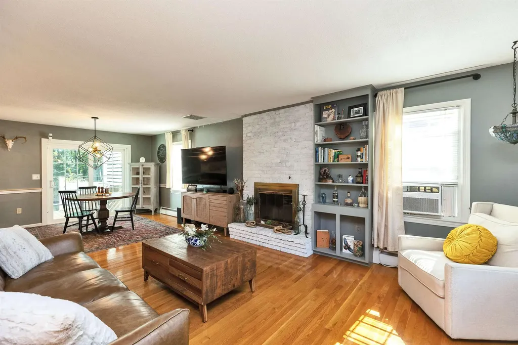 157 Woodcrest Court Manchester NH 03109