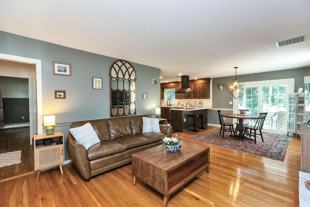 157 Woodcrest Court Manchester NH 03109