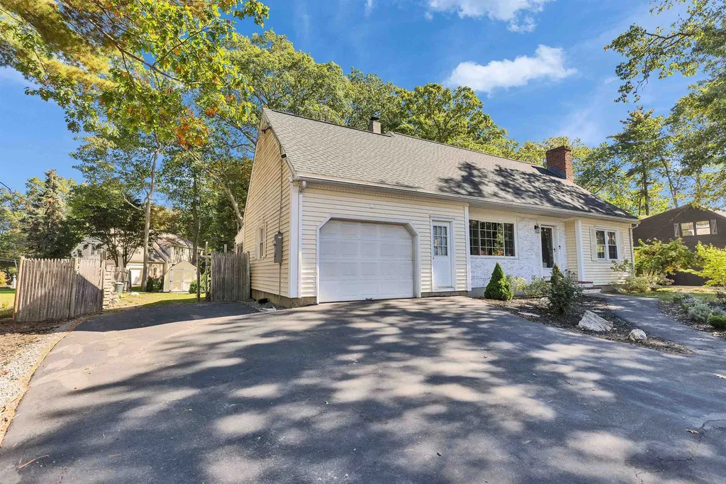 157 Woodcrest Court Manchester NH 03109