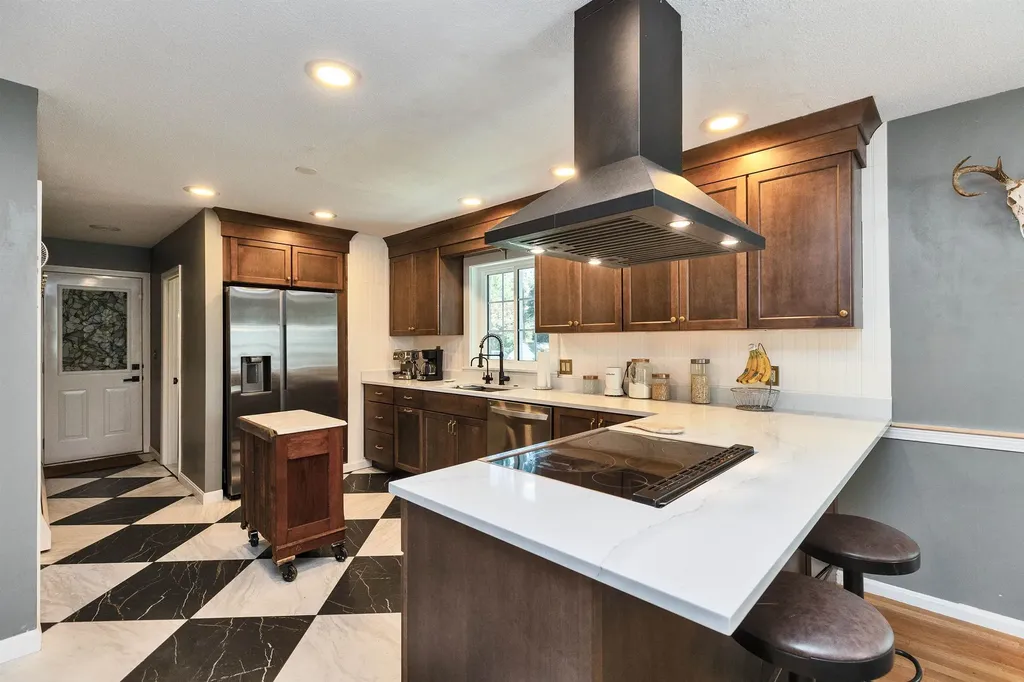 157 Woodcrest Court Manchester NH 03109