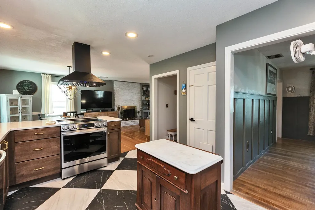 157 Woodcrest Court Manchester NH 03109