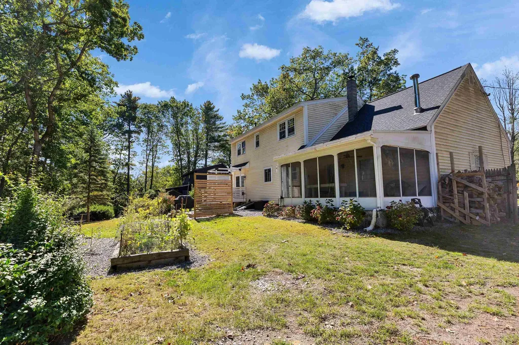 157 Woodcrest Court Manchester NH 03109