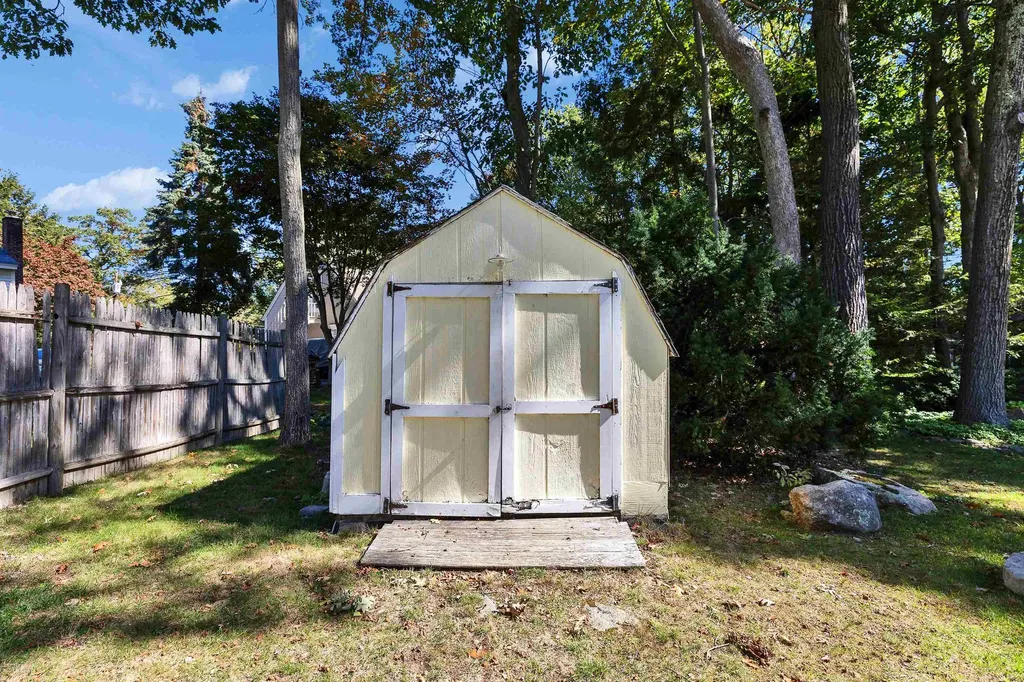 157 Woodcrest Court Manchester NH 03109