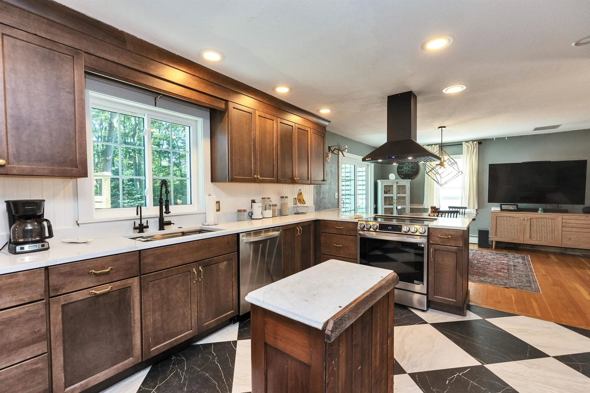157 Woodcrest Court Manchester NH 03109