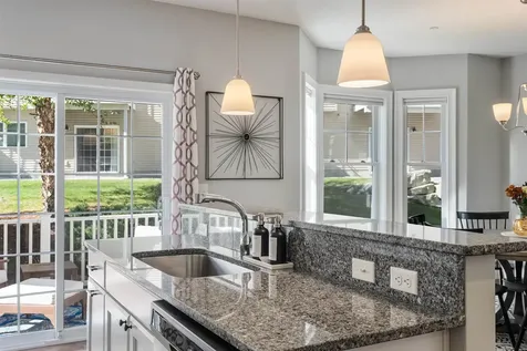 5 Manor Drive Hooksett NH 03106