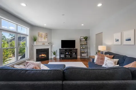 5 Manor Drive Hooksett NH 03106