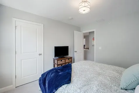 5 Manor Drive Hooksett NH 03106