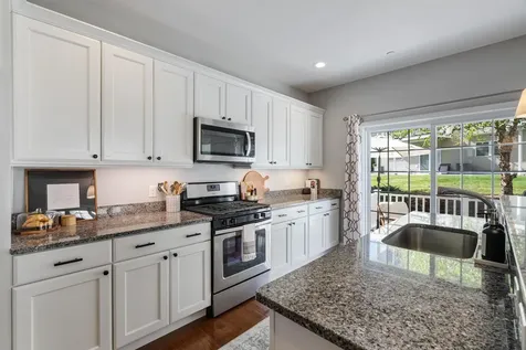 5 Manor Drive Hooksett NH 03106