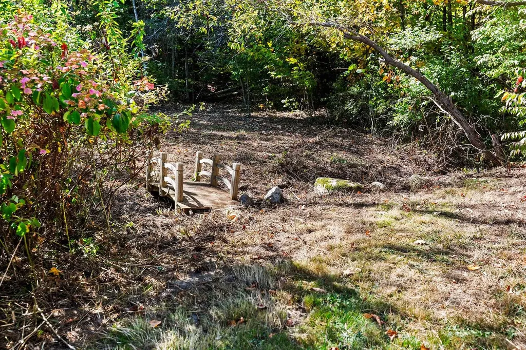 92 Bunker Road New London NH 03257