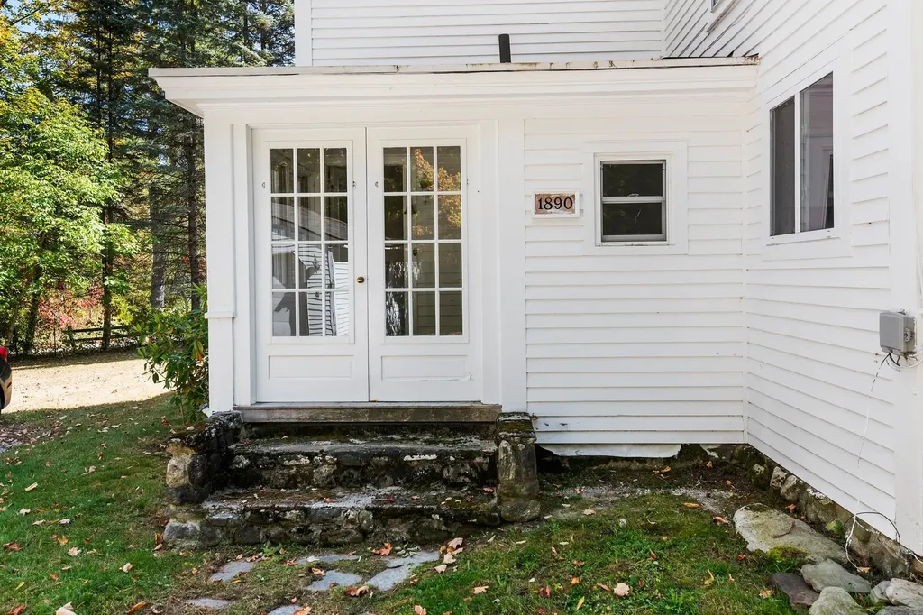 92 Bunker Road New London NH 03257