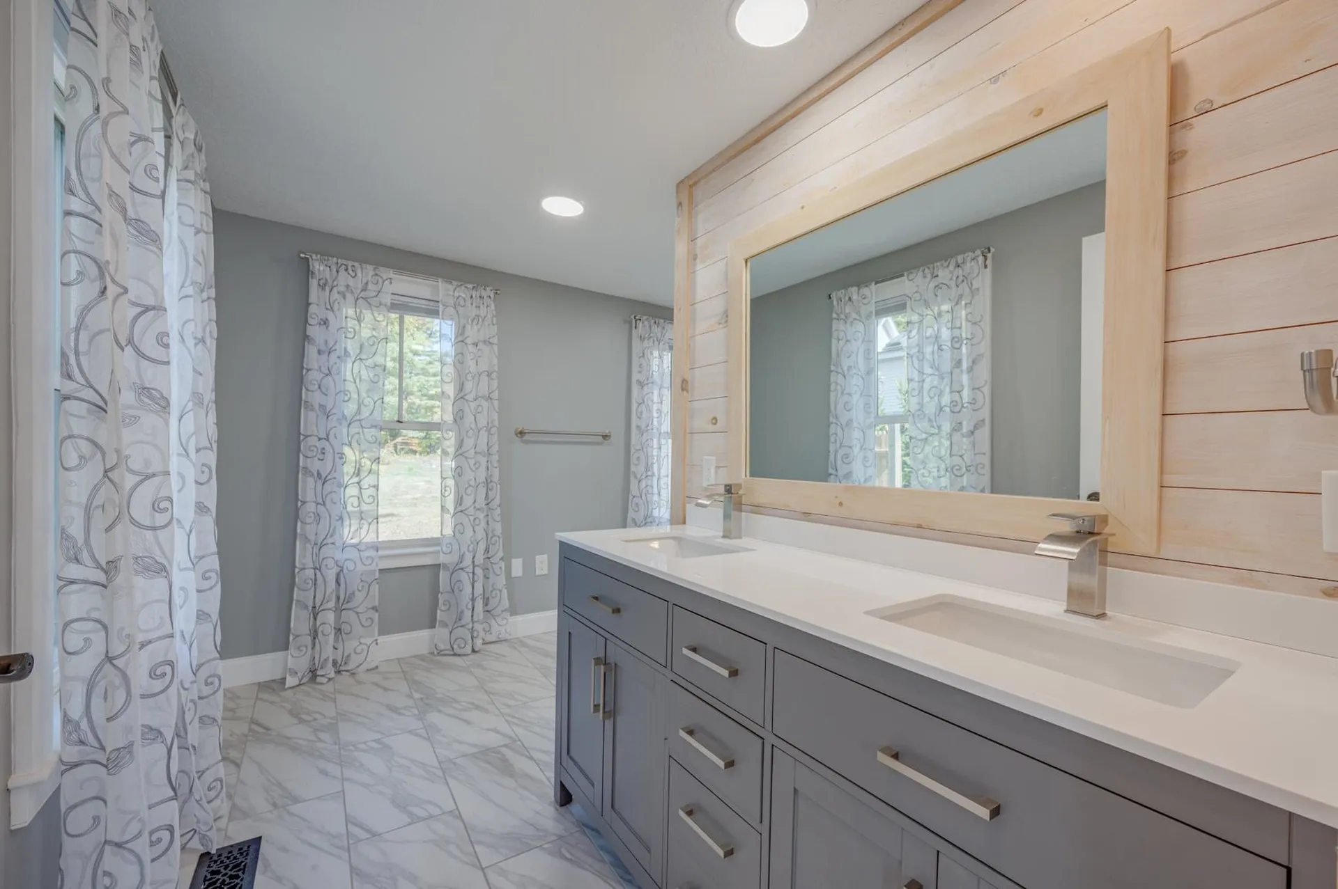 114 East Main Street Bradford NH 03221