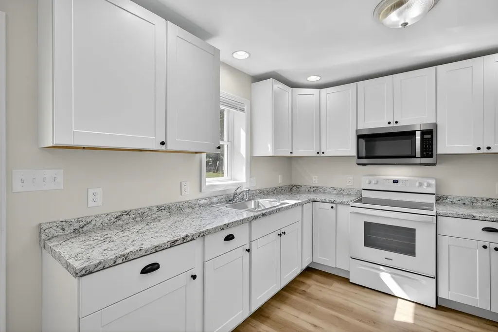 16-18 Perry Avenue Nashua NH 03060