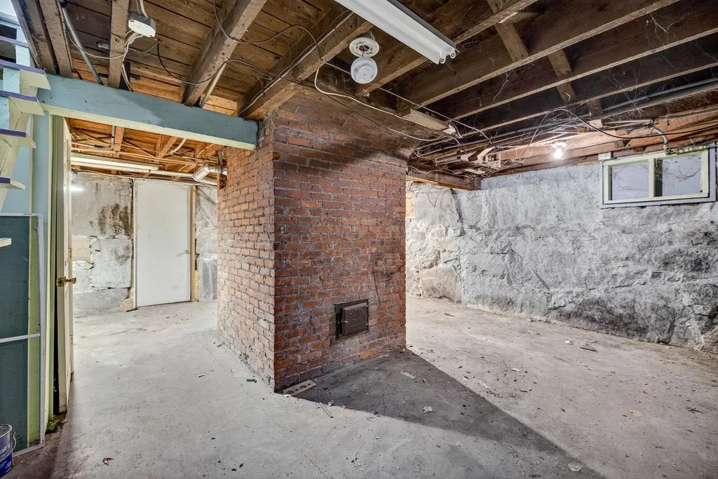 16-18 Perry Avenue Nashua NH 03060