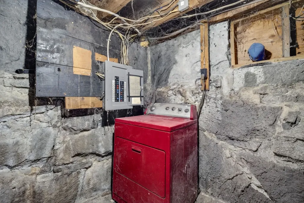 16-18 Perry Avenue Nashua NH 03060