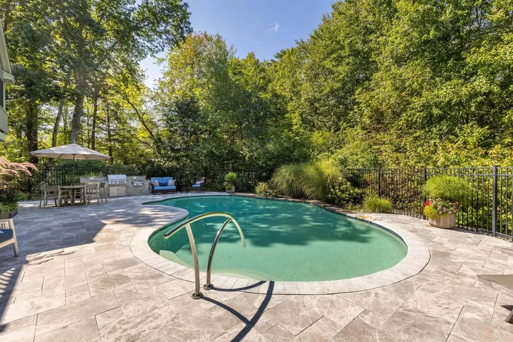 16 Runaway Road Newfields NH 03856