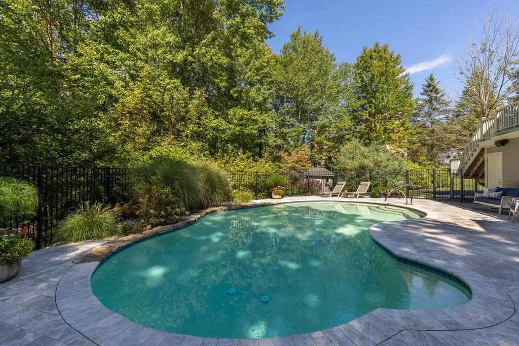 16 Runaway Road Newfields NH 03856