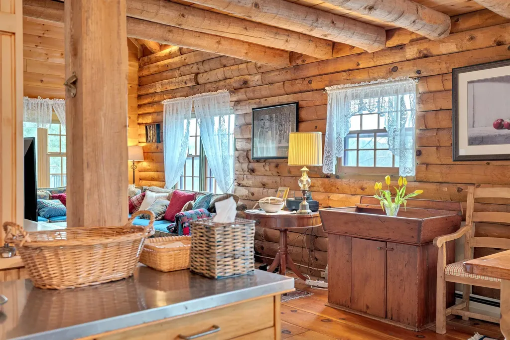 211 Wood Road Hartford VT 05059