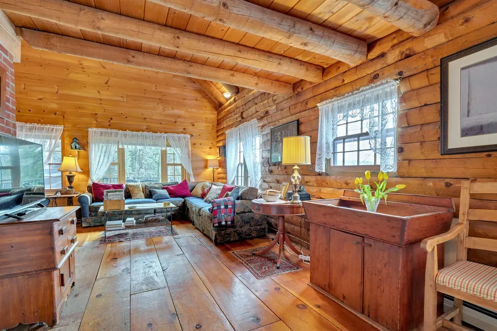 211 Wood Road Hartford VT 05059