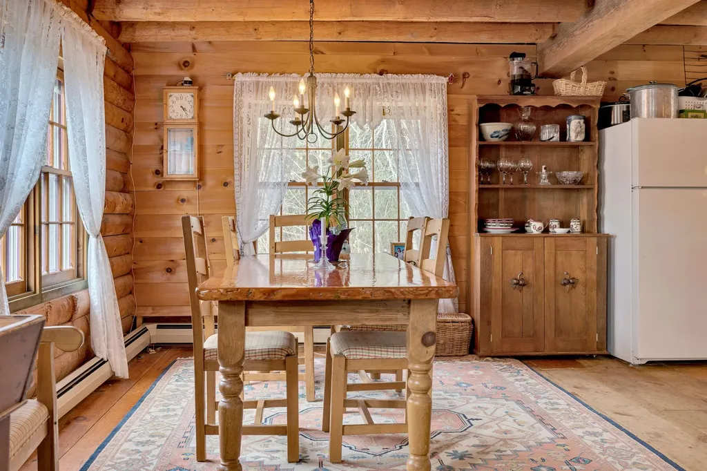 211 Wood Road Hartford VT 05059