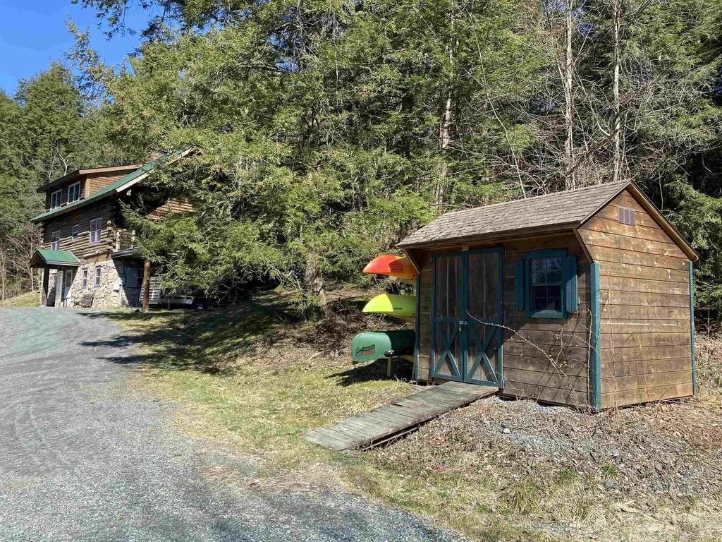 211 Wood Road Hartford VT 05059