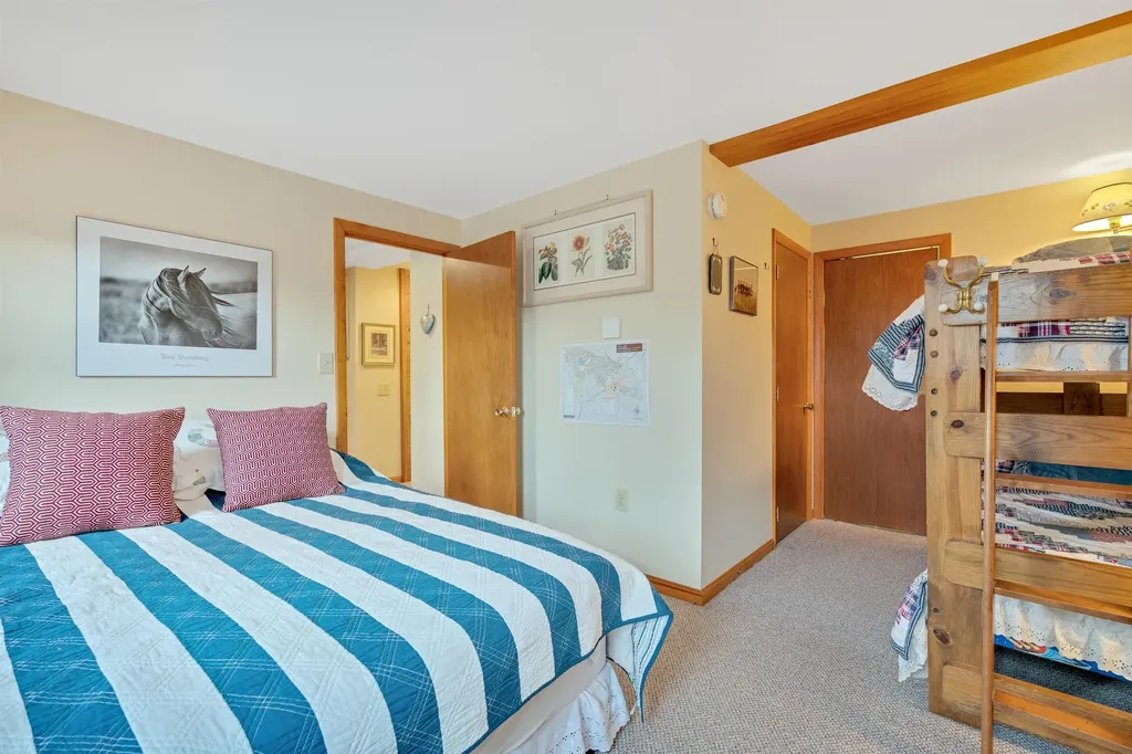 211 Wood Road Hartford VT 05059