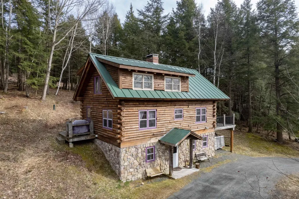 211 Wood Road Hartford VT 05059