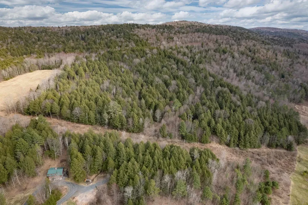 211 Wood Road Hartford VT 05059