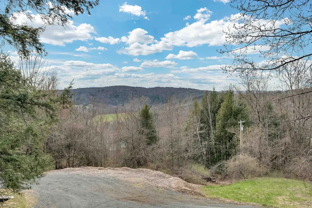 211 Wood Road Hartford VT 05059