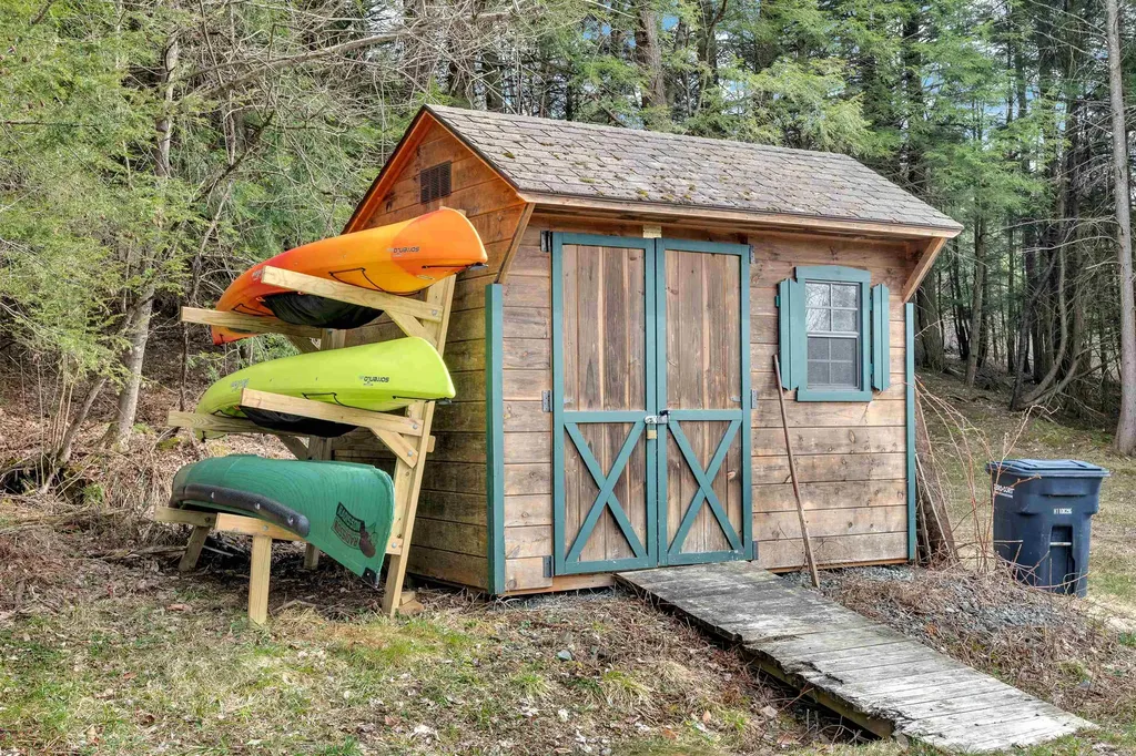 211 Wood Road Hartford VT 05059