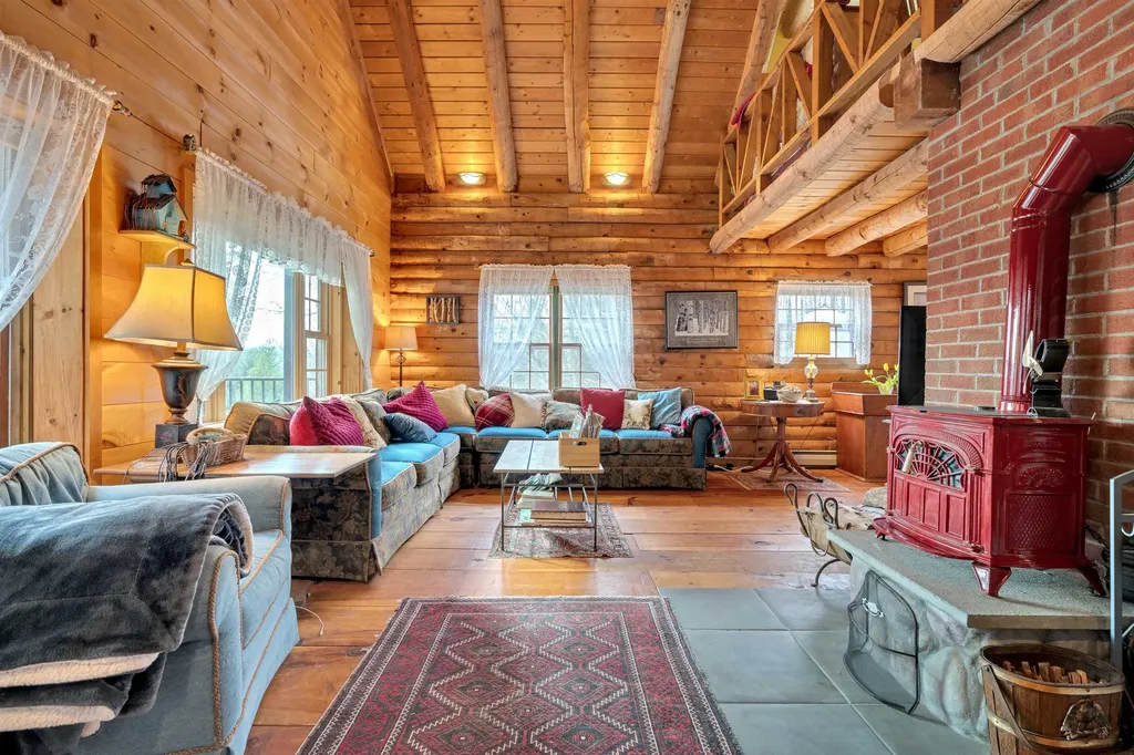 211 Wood Road Hartford VT 05059