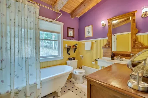 211 Wood Road Hartford VT 05059