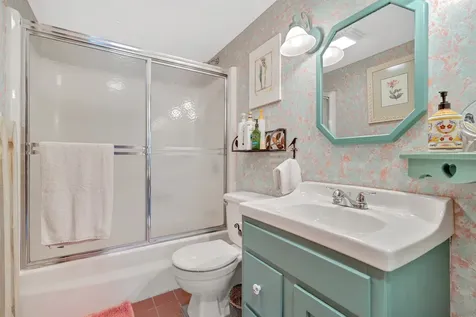 211 Wood Road Hartford VT 05059